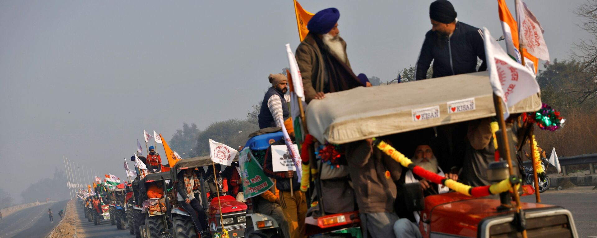 Farmers take part in a tractor rally to protest against farm laws on the occasion of India's Republic Day in Delhi, India, January 26, 2021 - Sputnik International, 1920, 27.02.2021