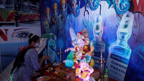 A devotee prays to the Hindu god Ganesh, the deity of prosperity, on the occasion of his birthday, celebrated as Magha Ganesh Jayanti, at a coronavirus disease (COVID-19) themed pandal in Mumbai, India February 16, 2021 - Sputnik International