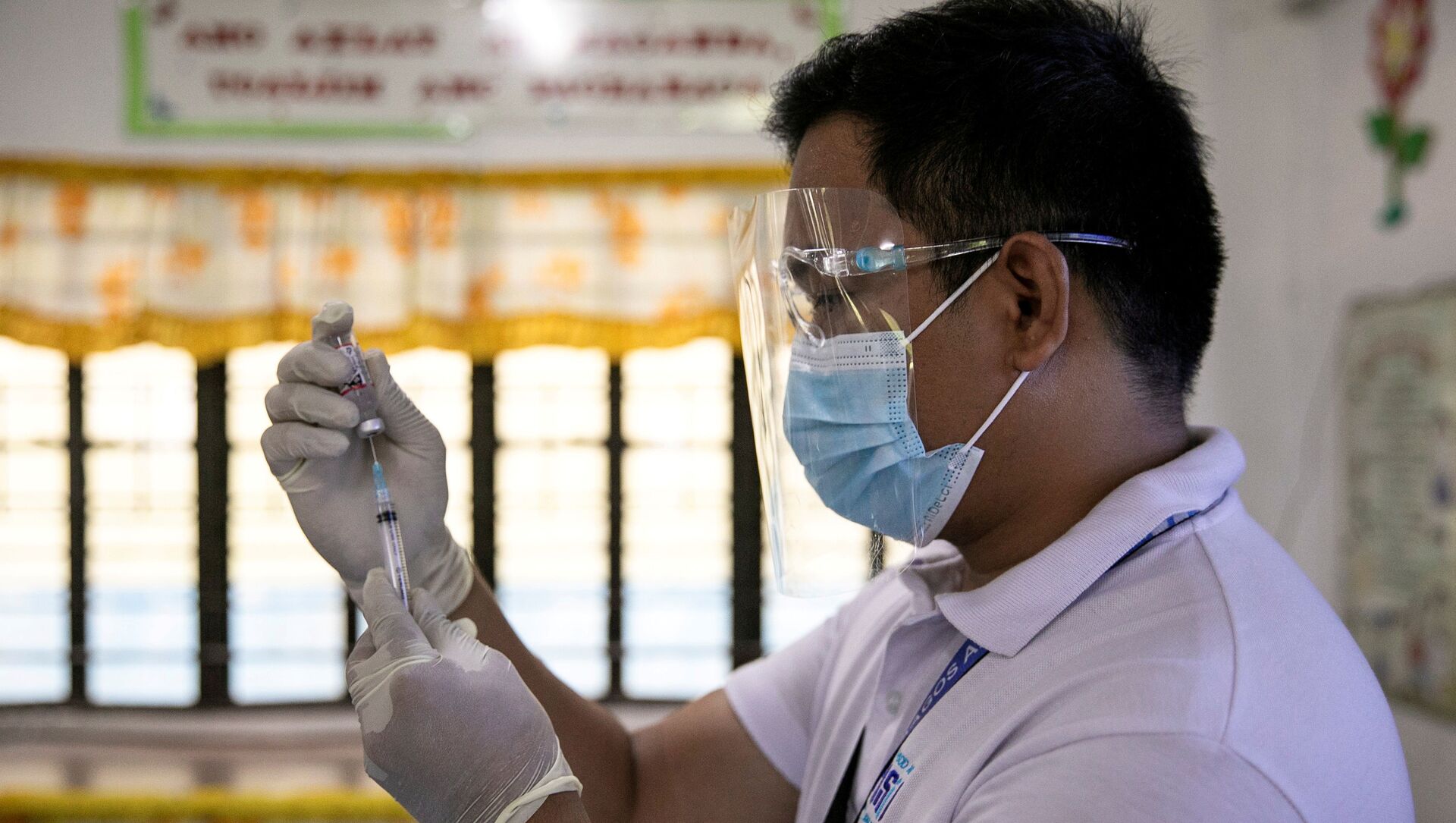 A health worker participates in a simulation for COVID-19 vaccination in preparation for its arrival, at an elementary school turned vaccination command center in Pasig City, Metro Manila, Philippines, February 16, 2021 - Sputnik International, 1920, 25.02.2021