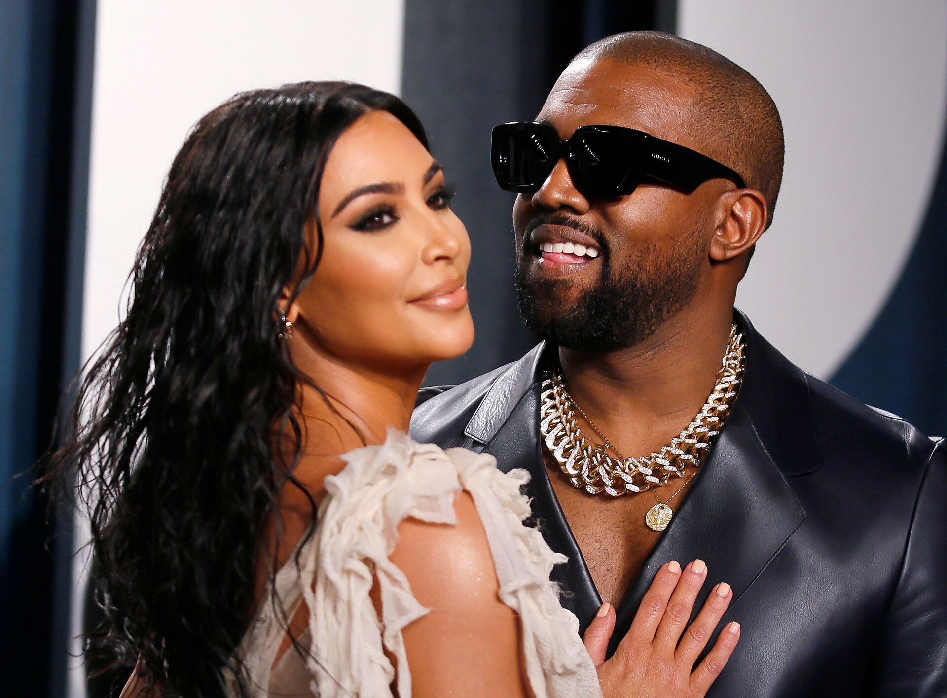 Kim Kardashian and Kanye West attend the Vanity Fair Oscar party in Beverly Hills during the 92nd Academy Awards, in Los Angeles, California, U.S., February 9, 2020 - Sputnik International, 1920, 16.03.2022