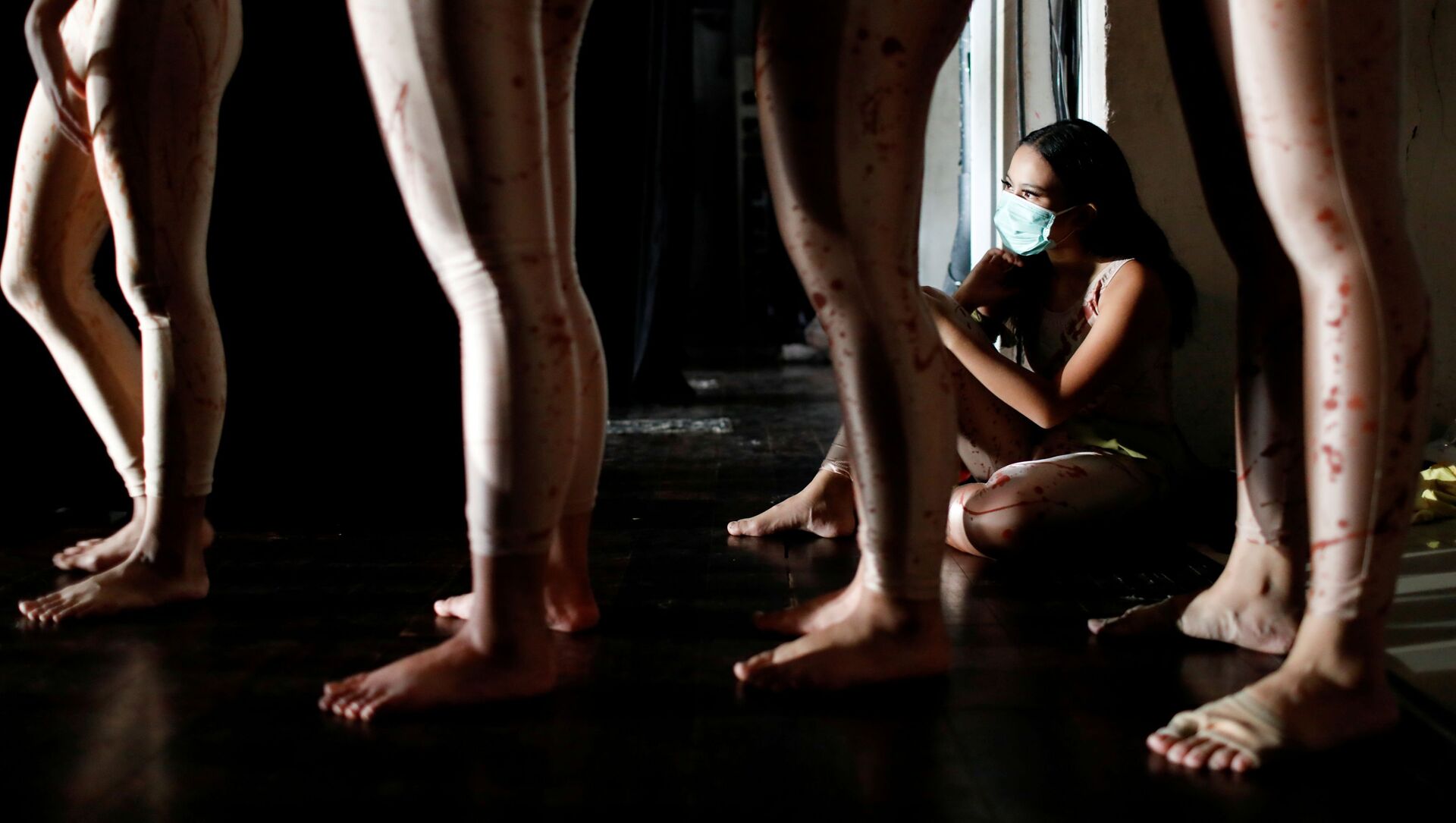 A dancer wearing a protective mask to curb the spread of the coronavirus disease (COVID-19), sits during a virtual dance performance titled 'The Story of Man: In Search of A New Ideal' by Namarina Youth Dance, at the Jakarta Art Building, Indonesia, February 21, 2021. Picture taken February 21, 2021 - Sputnik International, 1920, 29.04.2021