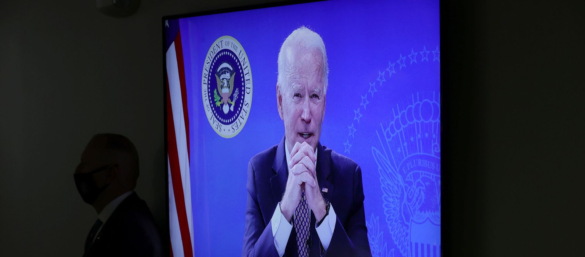 U.S. President Joe Biden is seen on a video display as he delivers remarks virtually to the National Governors Association Winter Meeting from the South Court Auditorium at the White House in Washington, U.S., February 25, 2021 - Sputnik International, 1920, 26.02.2021