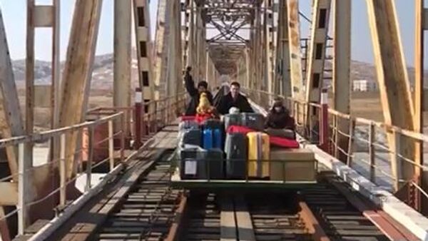 Diplomats cross into Russia from North Korea on a handmade handcar - Sputnik International