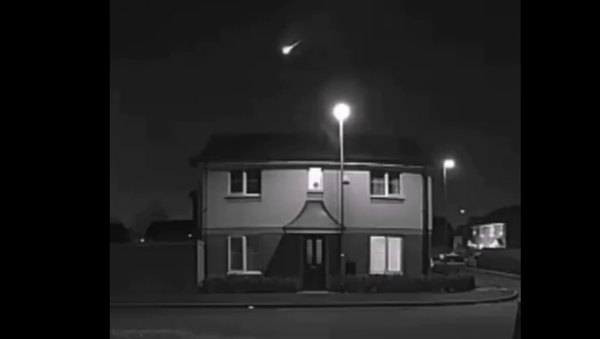 Screenshot from the video allegedly showing a meteor illuminating the skies over the United Kingdom - Sputnik International