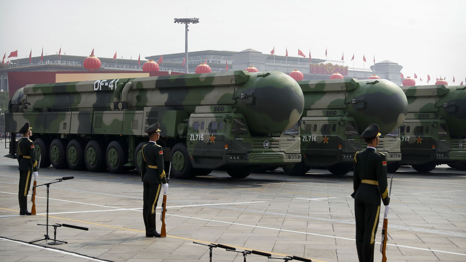 Chinese military vehicles carrying DF-41 ballistic missiles roll during a parade to commemorate the 70th anniversary of the founding of Communist China in Beijing, Tuesday, Oct. 1, 2019 - Sputnik International, 1920, 31.07.2022