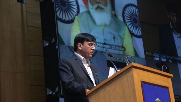 India's Shipping Minister Mansukh Mandaviya delivering his keynote address at the inauguration of the Maritime India Summit (MIS) on Tuesday - Sputnik International