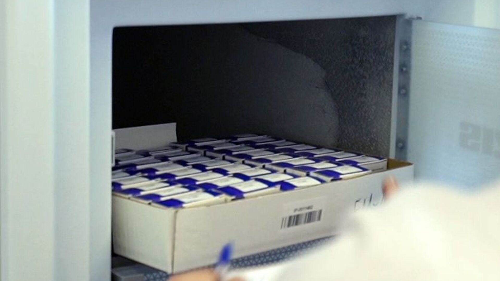 In this handout photo released by Russian Direct Investment Fund, a view shows a fridge with packages of Russian Sputnik-Light one-dose vaccine against the coronavirus disease (COVID-19) developed by the Gamaleya Scientific Research Institute of Epidemiology and Microbiology during clinical trials, in Moscow, Russia.  - Sputnik International, 1920, 06.10.2021