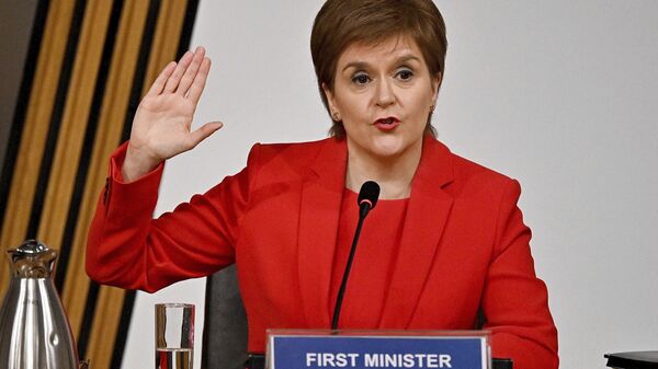 Nicola Sturgeon gives evidence to a Scottish Parliament committee - Sputnik International