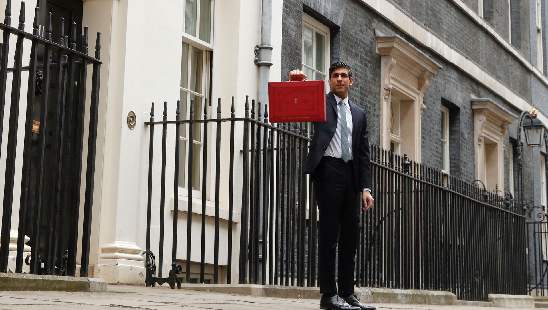 Britain's Chancellor of the Exchequer Rishi Sunak holds the budget box outside Downing Street in London, Britain, March 3, 2021 - Sputnik International, 1920, 02.03.2021