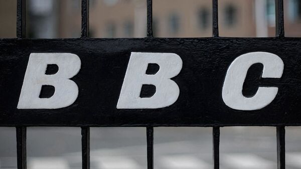 A view of a BBC logo on a gate near the entrance to the BBC Television offices in west London, on October 6, 2011.  - Sputnik International