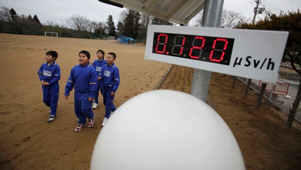 FILE PHOTO: Students walk near a geiger counter, measuring a radiation level of 0.12 microsievert per hour, at Omika Elementary School, located about 21 km (13 miles) from the tsunami-crippled Fukushima Daiichi nuclear power plant, in Minamisoma, Fukushima prefecture, March 8, 2012, ahead of the first anniversary of the March 11 earthquake and tsunami.  - Sputnik International