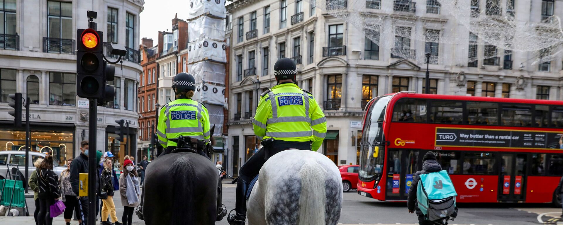 FILE PHOTO: Mounted police and a Deliveroo rider wait at a red light at Regent Street, one of London's main shopping streets, a day after a new lockdown was announced during the coronavirus disease (COVID-19) outbreak in London, Britain November 1, 2020 - Sputnik International, 1920, 04.03.2021