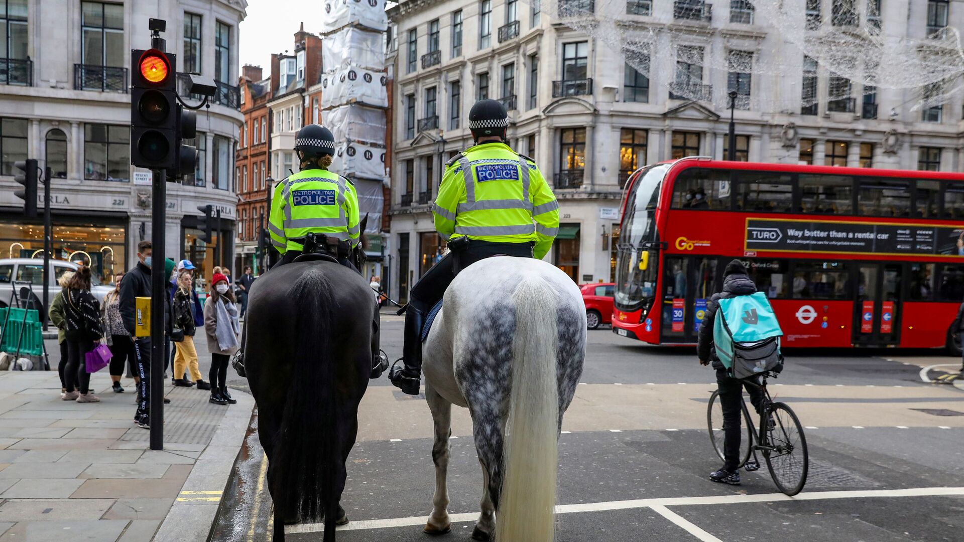FILE PHOTO: Mounted police and a Deliveroo rider wait at a red light at Regent Street, one of London's main shopping streets, a day after a new lockdown was announced during the coronavirus disease (COVID-19) outbreak in London, Britain November 1, 2020 - Sputnik International, 1920, 04.10.2021