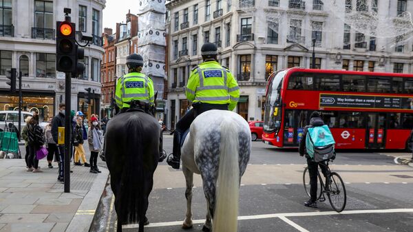 FILE PHOTO: Mounted police and a Deliveroo rider wait at a red light at Regent Street, one of London's main shopping streets, a day after a new lockdown was announced during the coronavirus disease (COVID-19) outbreak in London, Britain November 1, 2020 - Sputnik International