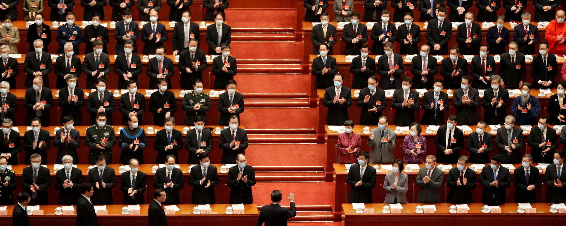 Chinese President Xi Jinping waves as he arrives for the opening session of the Chinese People's Political Consultative Conference (CPPCC) - Sputnik International, 1920, 04.03.2021