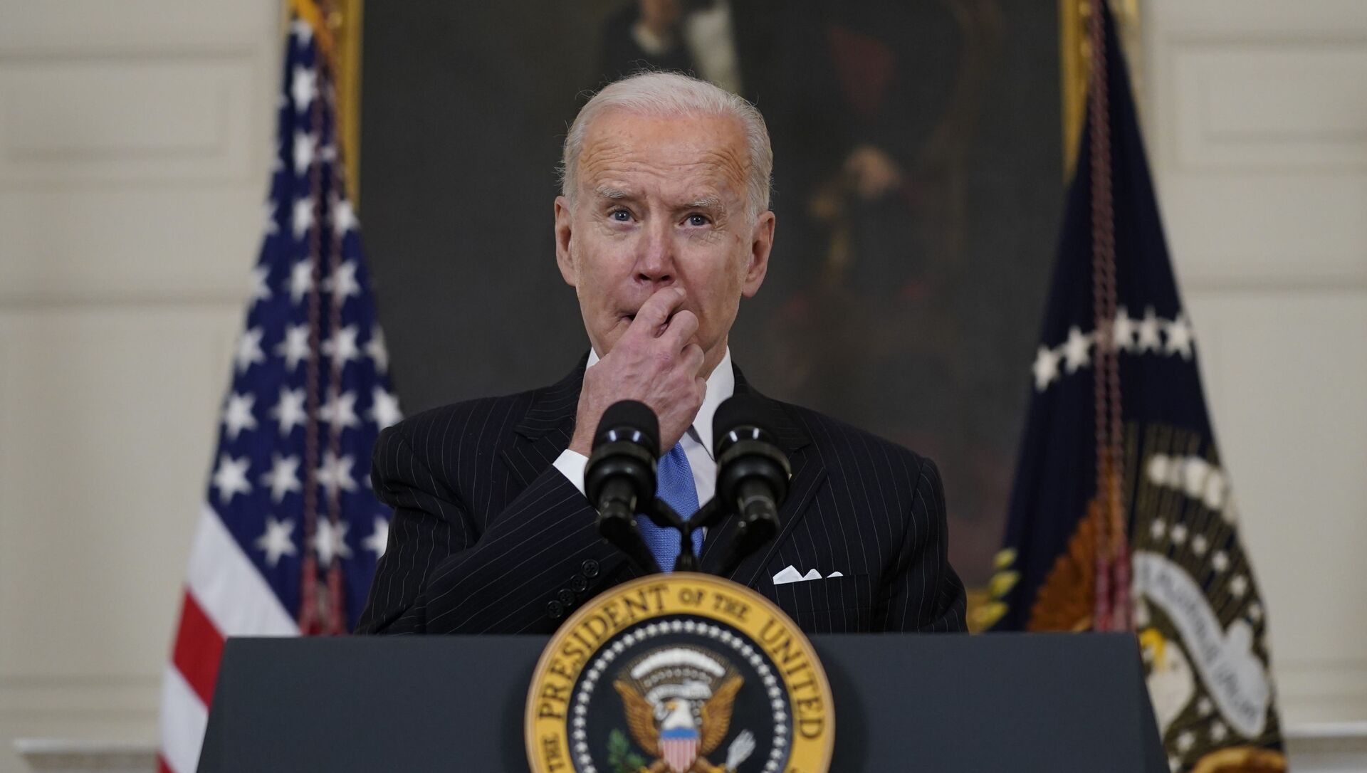 President Joe Biden speaks about efforts to combat COVID-19, in the State Dining Room of the White House, Tuesday, March 2, 2021, in Washington - Sputnik International, 1920, 04.03.2021