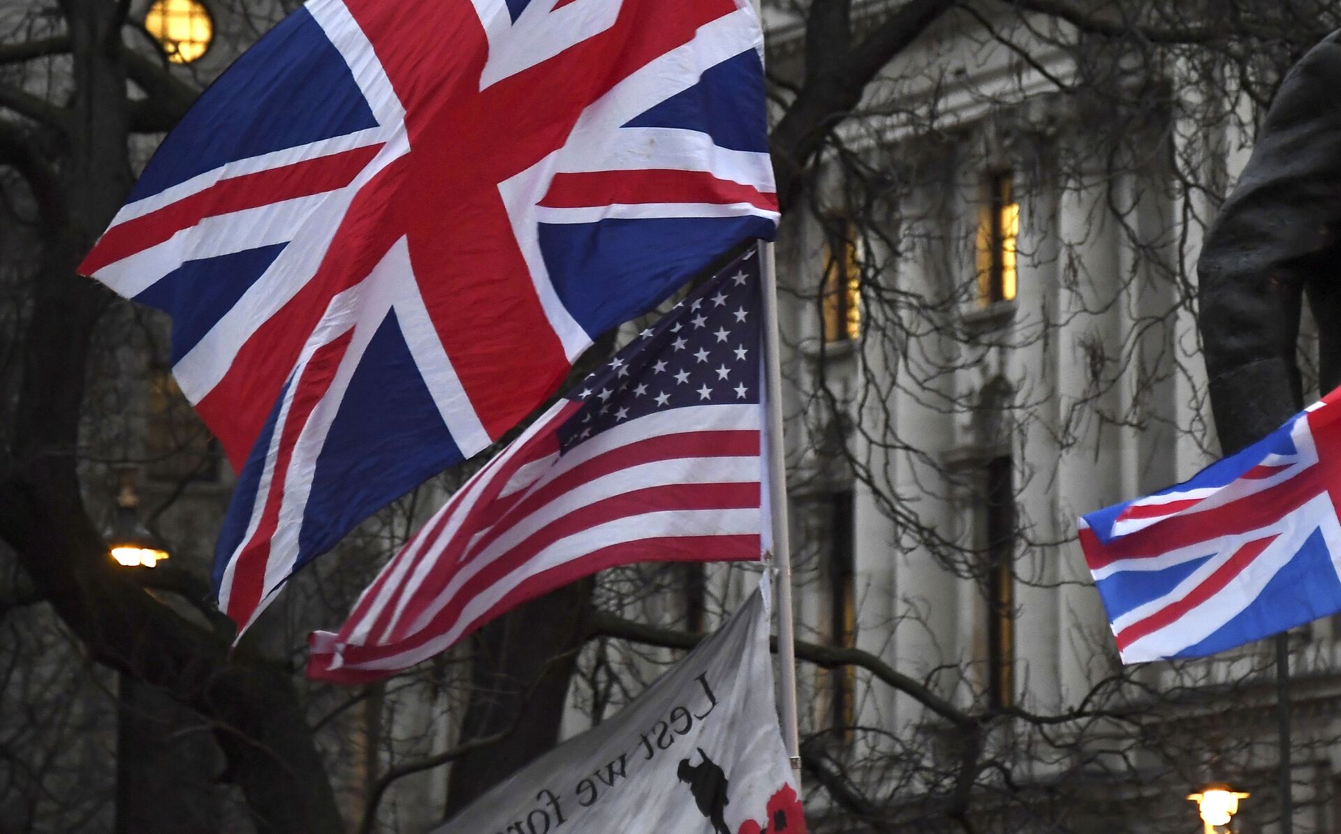  In this file photo dated Friday, Jan. 31, 2020, Brexit supporters hold British and US flags during a rally in London. - Sputnik International, 1920, 07.09.2021