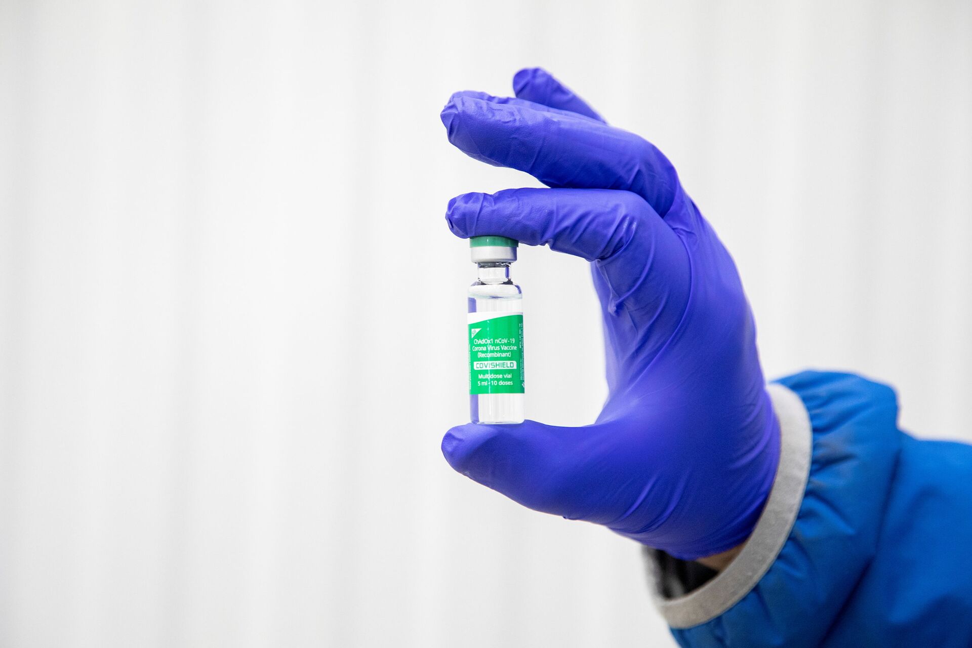 A vial of some of the first 500,000 of the 2-million AstraZeneca coronavirus disease (COVID-19) vaccine doses that Canada has secured through a deal with the Serum Institute of India in partnership with Verity Pharma at a facility in Milton, Ontario, Canada March 3, 2021.   - Sputnik International, 1920, 07.09.2021