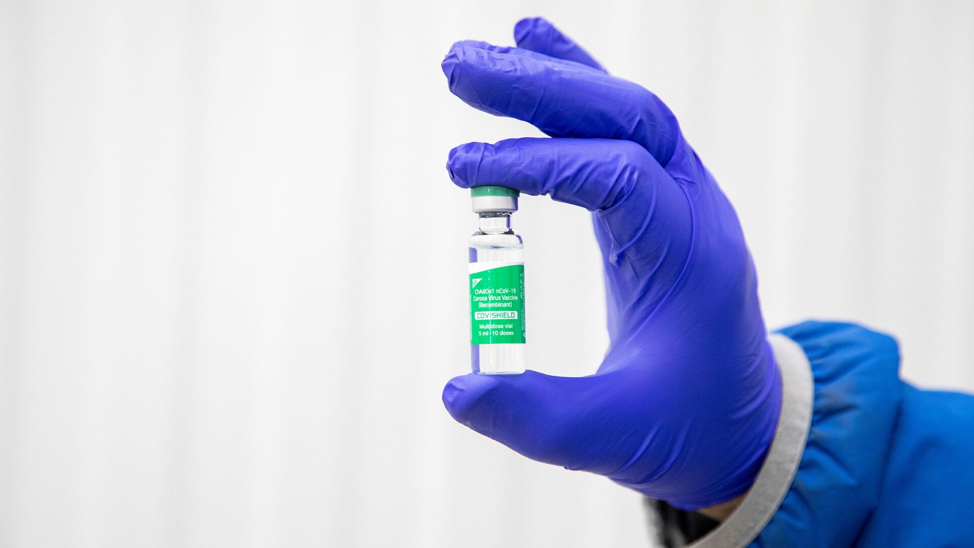 A vial of some of the first 500,000 of the 2-million AstraZeneca coronavirus disease (COVID-19) vaccine doses that Canada has secured through a deal with the Serum Institute of India in partnership with Verity Pharma at a facility in Milton, Ontario, Canada, 3 March 2021.   - Sputnik International, 1920, 12.03.2021