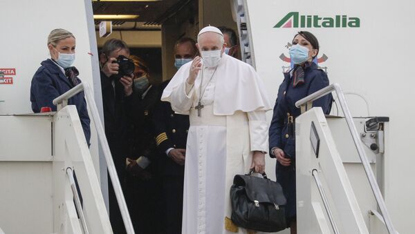 Pope Francis prepares to leave from Fiumicino's Leonardo da Vinci International airport near Rome, for Baghdad, Iraq, Friday, 5 March 2021. - Sputnik International