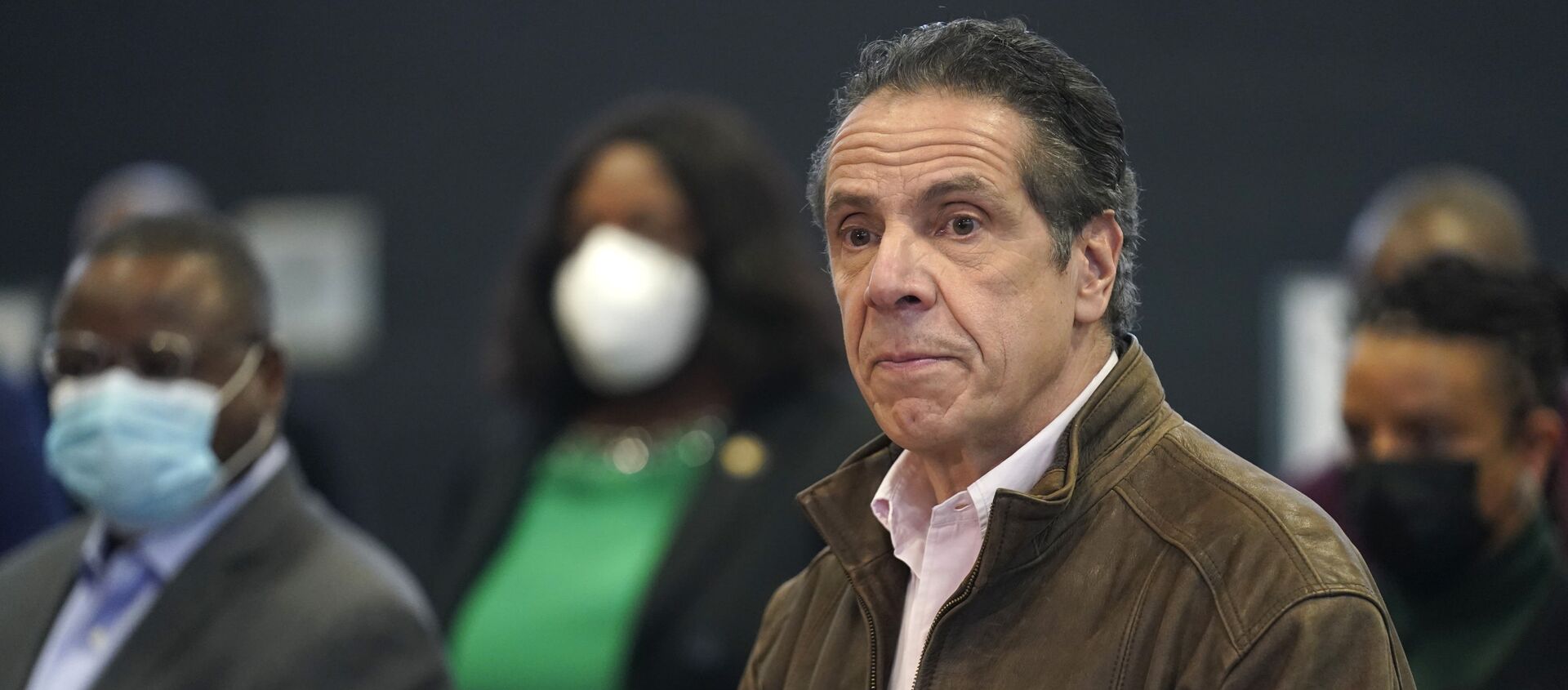 In this 22 February 2021 photo, New York Gov. Andrew Cuomo, right, pauses to listen to a reporter's question during a news conference at a COVID-19 vaccination site in the Brooklyn borough of New York - Sputnik International, 1920, 05.03.2021