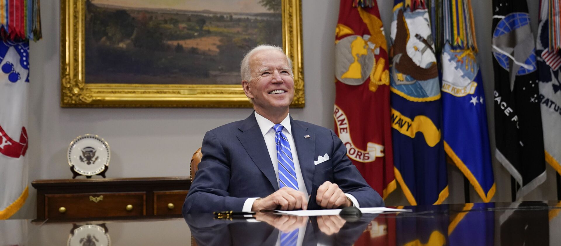 President Joe Biden congratulates NASA's Jet Propulsion Laboratory Mars 2020 Perseverance team for successfully landing on Mars during a virtual call in the Roosevelt Room at the White House, Thursday, March 4, 2021 - Sputnik International, 1920, 16.03.2021