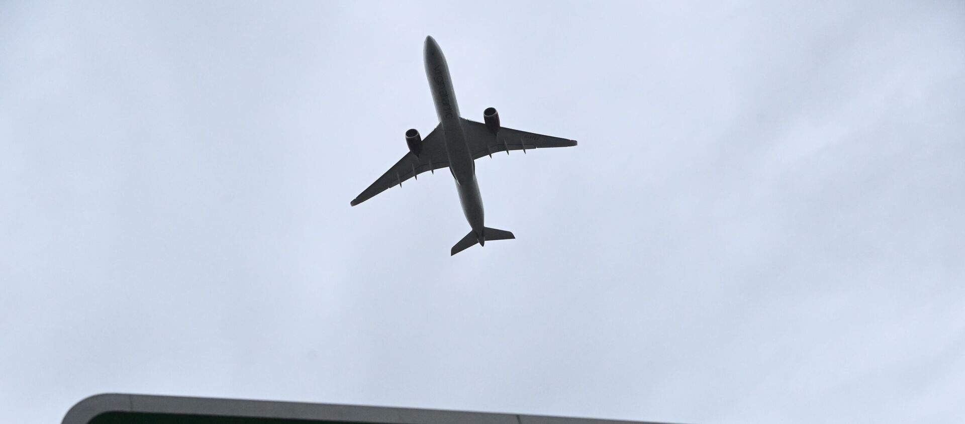 An aircraft takes off at Heathrow Airport amid the spread of the coronavirus disease (COVID-19) pandemic in London, Britain, 4 February 2021.  - Sputnik International, 1920, 22.04.2021
