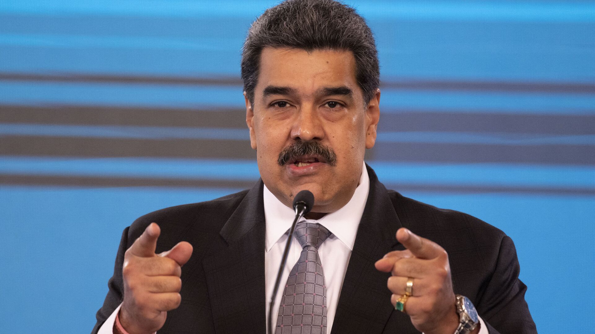 Venezuelan President Nicolas Maduro, gestures while speaking during a press conference at the Miraflores presidential palace in Caracas on February 17, 2021. - Sputnik International, 1920, 08.03.2022
