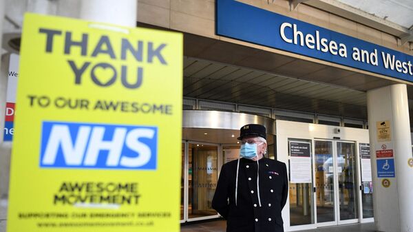A veteran wearing a Royal Hospital Chelsea hat, and in PPE (personal protective equipment) of a face mask, as a precautionary measure against COVID-19, stands outside the Chelsea and Westminster Hospital in London  - Sputnik International