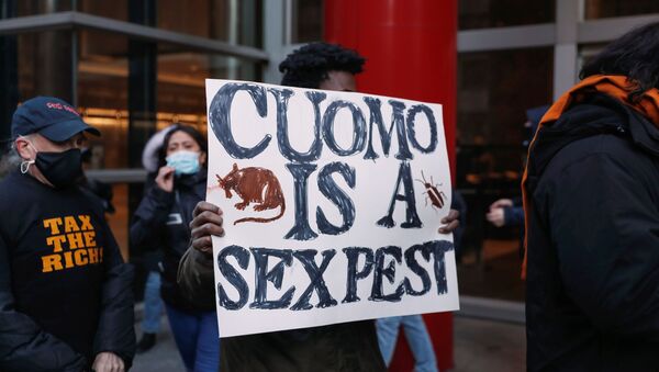 Demonstrators gather outside the New York Governor Andrew Cuomo's office calling for his resignation, in the Manhattan borough of New York - Sputnik International