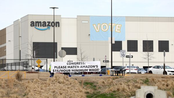 Banners are placed at the Amazon facility as members of a congressional delegation arrive to show their support for workers who will vote on whether to unionize, in Bessemer, Alabama, U.S. March 5, 2021. - Sputnik International