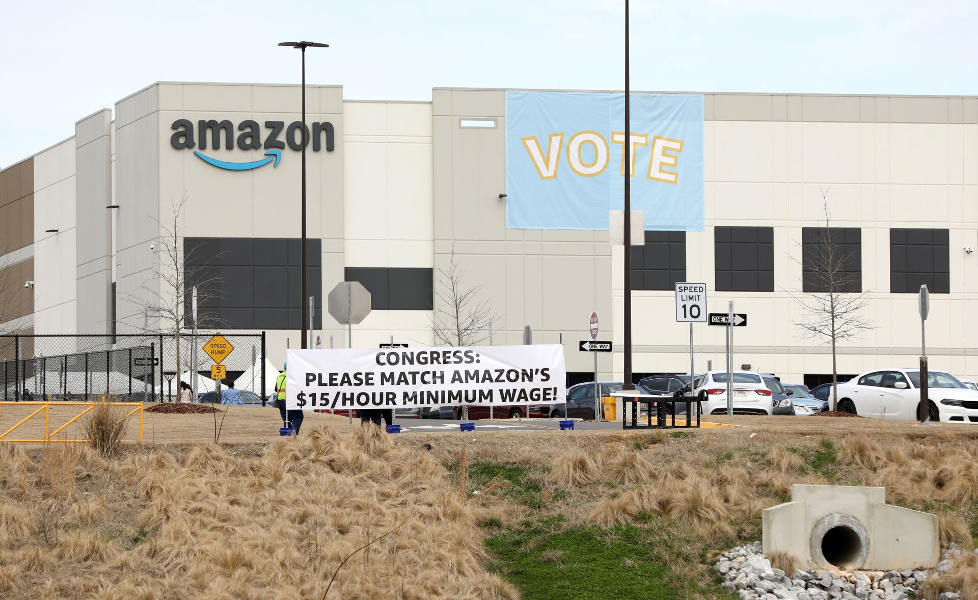 Exclusive: Amazon Drops All Low-Tier Workers From Company’s Internal Social Network Amid Union Push - Sputnik International, 1920, 23.03.2021