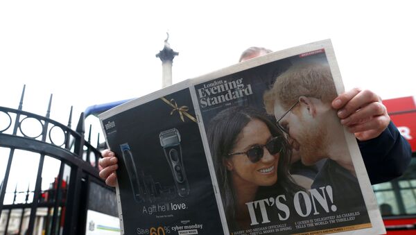 A person is seen reading the London Evening Standard with the news that Prince Harry has announced his engagement to Meghan Markle, London, Britain, 27 November 2017. REUTERS/Darrin Zammit Lupi/File Photo - Sputnik International