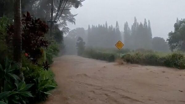 A flooded road is seen near the breached Kaupakalua dam, in Haiku on Maui, Hawaii, U.S. March 8, 2021 in this still image from social media video - Sputnik International