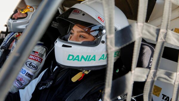 Саудовская гонщица Dania Akee на международном ралли Sharqiyah International Baja 2021 Rally в Саудовской Аравии  - Sputnik International
