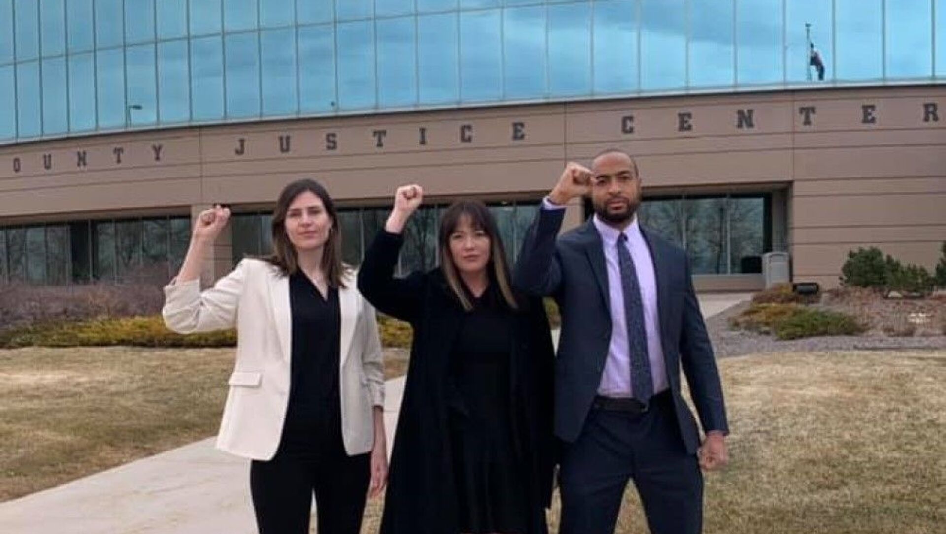 Activists Lillian House, Joel Northam and Eliza Lucero head to a pretrial hearing in Aurora, Colorado, for charges stemming from a July 2020 Black Lives Matter protest - Sputnik International, 1920, 06.05.2021