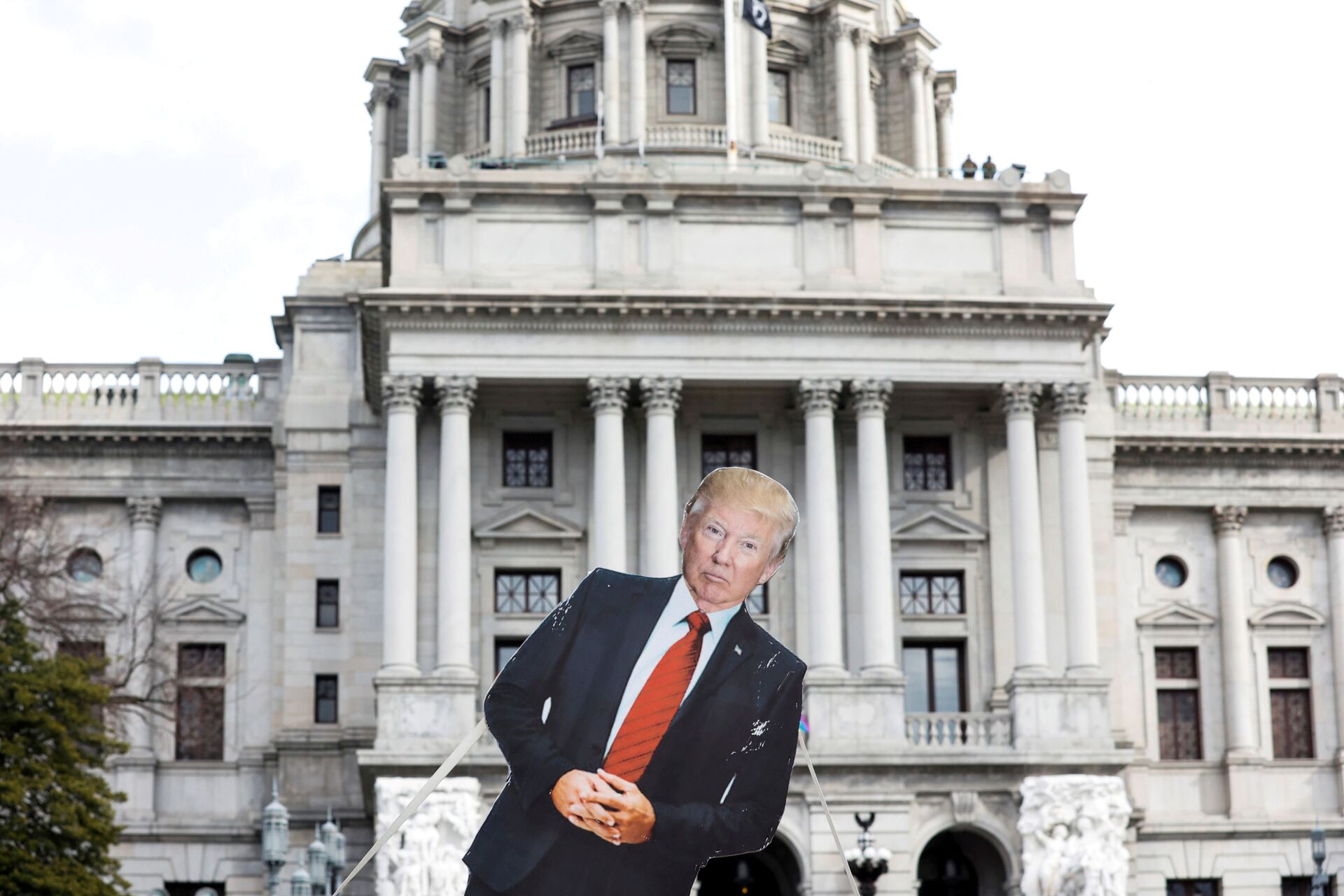 A cardboard cutout depicting U.S. President Donald Trump is seen in front of Pennsylvania State Capitol, as supporters of him are expected to protest against the election of President-elect Joe Biden, outside the Pennsylvania State Capitol in Harrisburg, Pennsylvania, U.S. January 17, 2021 - Sputnik International, 1920, 07.09.2021