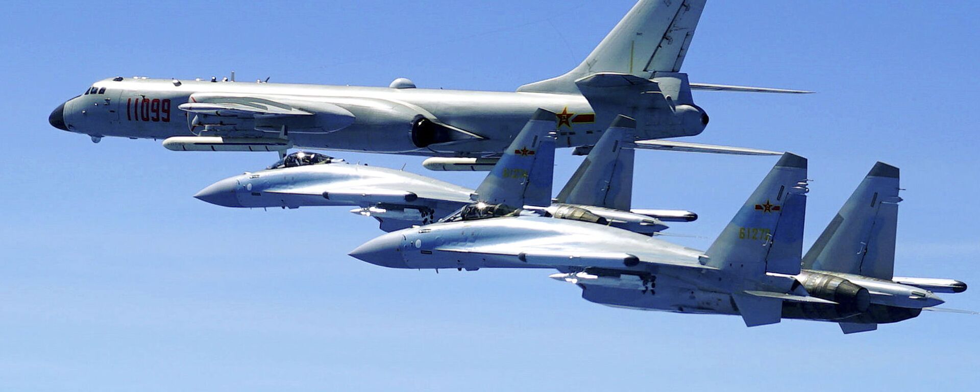 In this photo released by Xinhua News Agency and taken Friday, May 11, 2018, two Su-35 fighter jets and a H-6K bomber from the People's Liberation Army air force fly in formation during patrol that included the Luzon Straits also known as Bashi Straits near Taiwan - Sputnik International, 1920, 10.03.2021