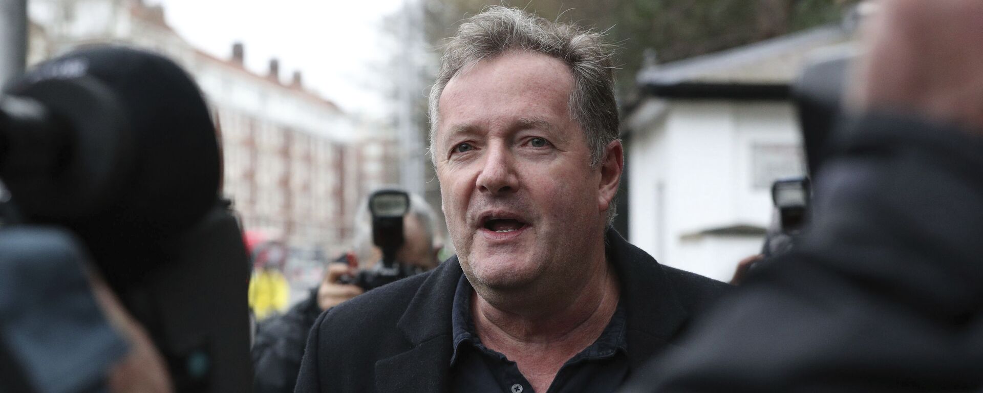 British television host Piers Morgan speaks to reporters outside his home in Kensington, central London, Wednesday 10 March 2021. - Sputnik International, 1920, 08.04.2021
