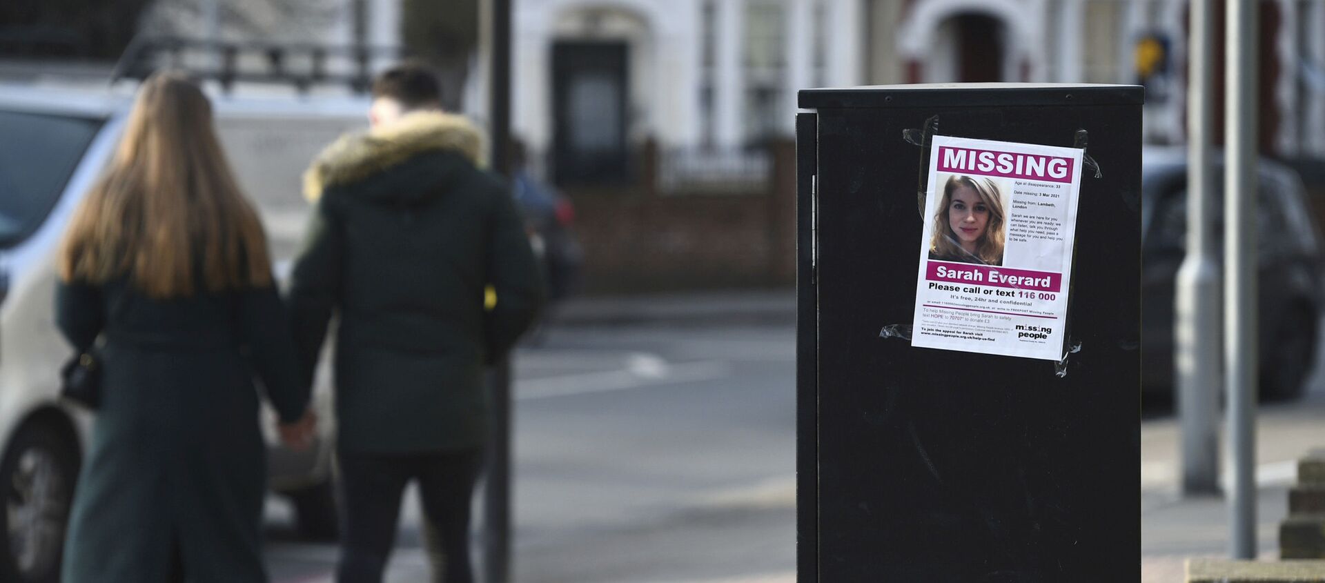 A couple walk past a poster in south London appealing for help in finding missing Sarah Everard - Sputnik International, 1920, 11.03.2021