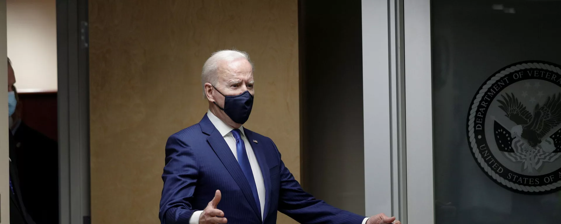 U.S. President Joe Biden arrives to visit a clinic administering coronavirus disease (COVID-19) vaccines to U.S. veterans at the Veterans Affairs Medical Center in Washington, U.S., March 8, 2021. REUTERS/Tom Brenner - Sputnik International, 1920, 27.03.2021