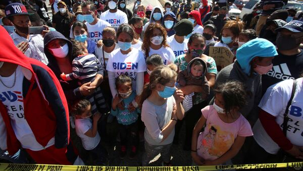 Migrants protest at the Mexico-U.S. San Ysidro point of entry in Tijuana - Sputnik International