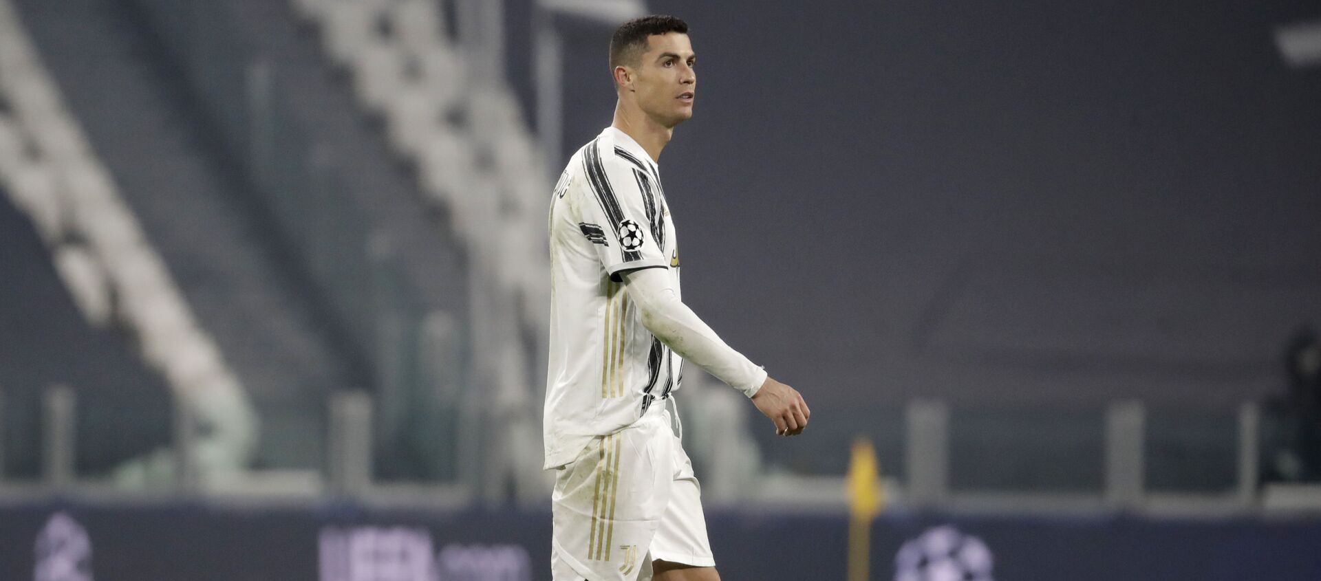 Juventus' Cristiano Ronaldo on the pitch at the end of the second leg of the 16th round of the Champions League match between Juventus and Porto in Turin, Italy, on Tuesday 9 March 2021. Juventus won 3-2 but Porto advances on a 4-4 aggregate result.  - Sputnik International, 1920, 15.06.2021