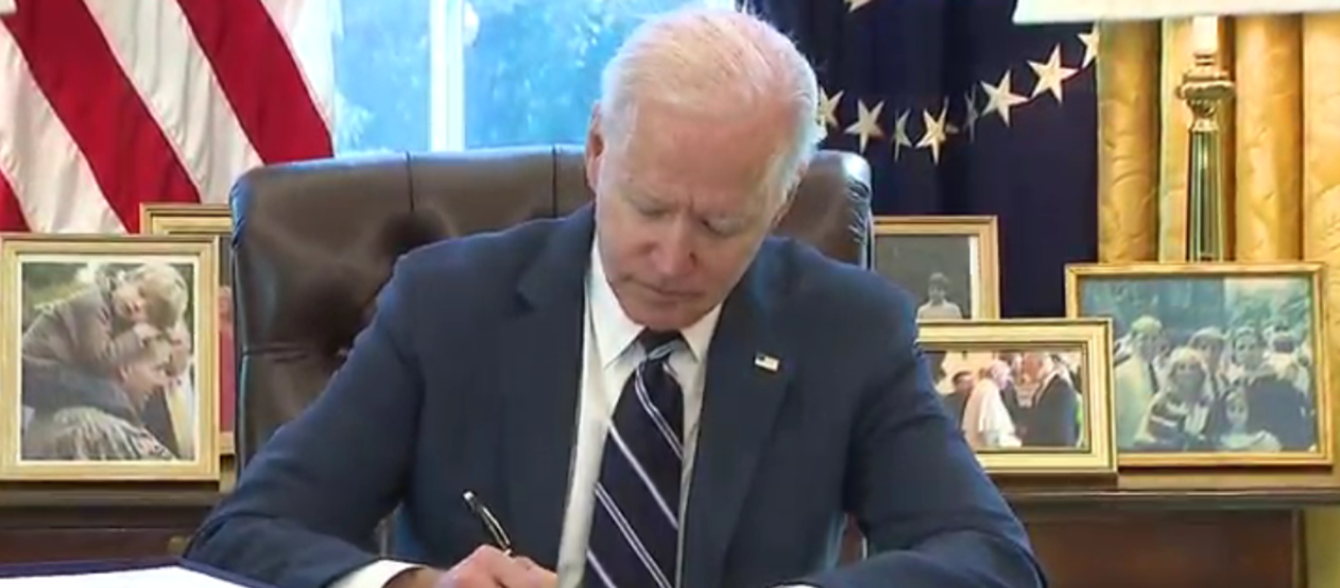 US President Joe Biden signing the American Rescue Plan Act into law in the Oval Office on March 11, 2021. - Sputnik International, 1920