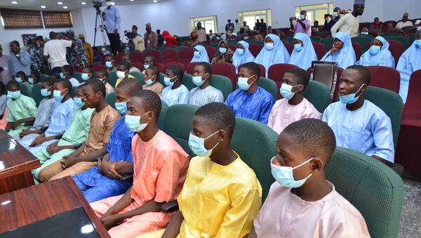 Abducted students of Government Science College Kagara sit in the state conference hall after being freed in Minna, Niger State, central Nigeria, on February 27, 2021. - Sputnik International