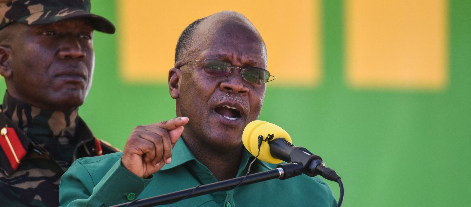 In this file photo taken on August 29, 2020 Tanzania's incumbent President and presidential candidate of ruling party Chama Cha Mapinduzi (CCM) John Magufuli (R) speaks during the official launch of the party's campaign for the October general election at the Jamhuri stadium in Dodoma, Tanzania - Sputnik International, 1920