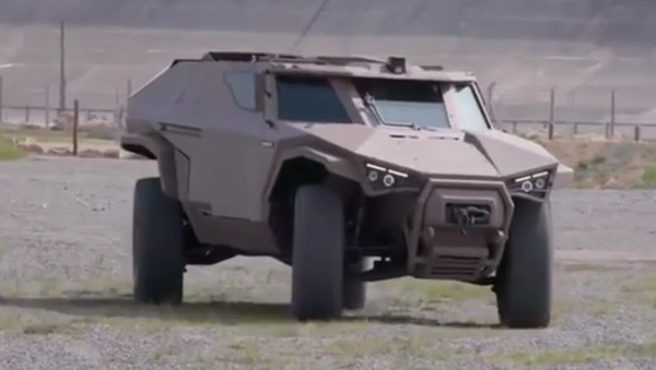Aquus' Scarabee light armored reconnaissance vehicle, demonstrating its independently-steered front and rear axles - Sputnik International