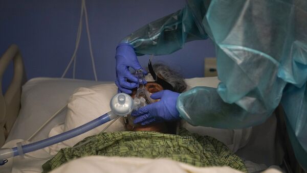 In this  Jan. 7, 2021, file photo, registered nurse Kyanna Barboza adjusts the ventilator on her COVID-19 patient at St. Joseph Hospital in Orange, Calif. - Sputnik International