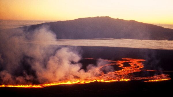 The sun rises beyond Mauna Kea as lava flows down the side of Mauna Loa on the morning of July 6th, 1975 - Sputnik International