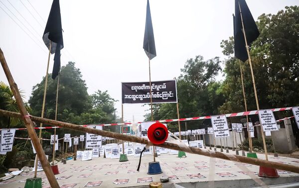 View of a loudspeaker and signs during a protest without demonstrators present in Nyaungdon, Ayeyarwady, Myanmar - Sputnik International